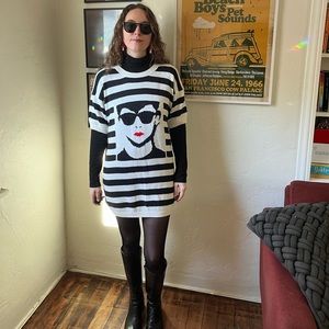 Shady Short-Sleeved Sweater Dress 
Medium
Pronto Moda